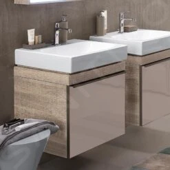 Geberit Citterio - Wastafelonderkast 600 Mm, Glanzend Glas/taupe/licht Eiken 500.556.JI.1 -Duravit || Geberit || Grohe Verkoopwinkel 7189a16ab09e3b3ea55adc87