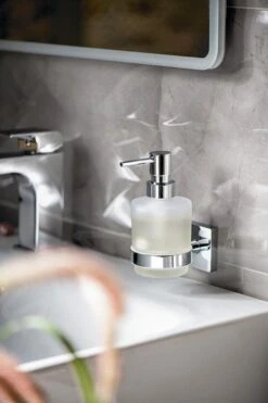 Sapho X-SQUARE - Zeepdispenser MINI Met Houder, Melkglas/chroom XQ101 -Duravit || Geberit || Grohe Verkoopwinkel 77b92865028ce1ace0335c72